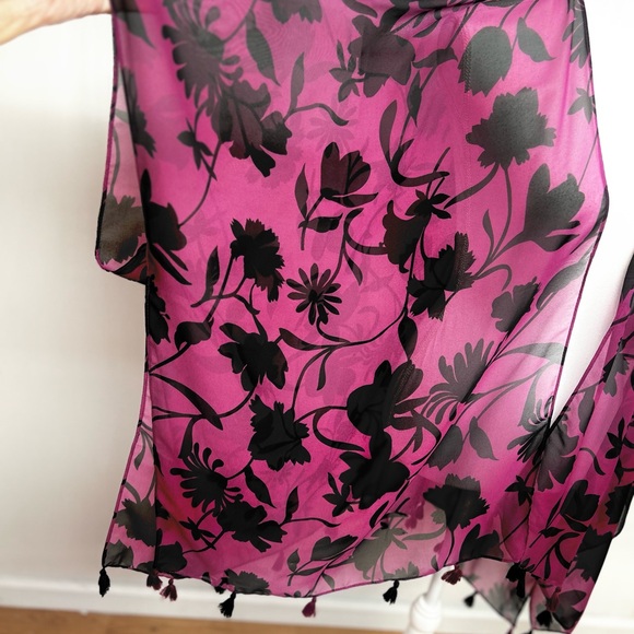 NWT. Floral Sheer Purple and Black Kimono
OS - Picture 4 of 6